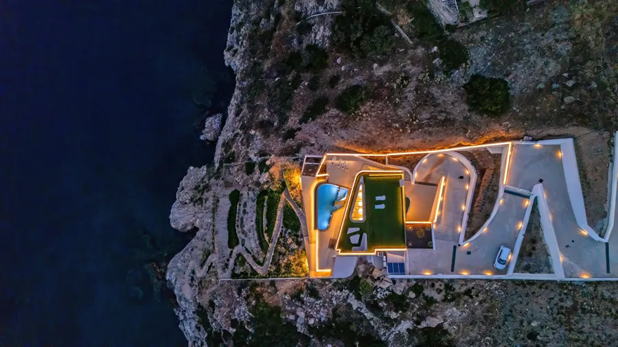 Η βίλα πάνω από την ακτογραμμή